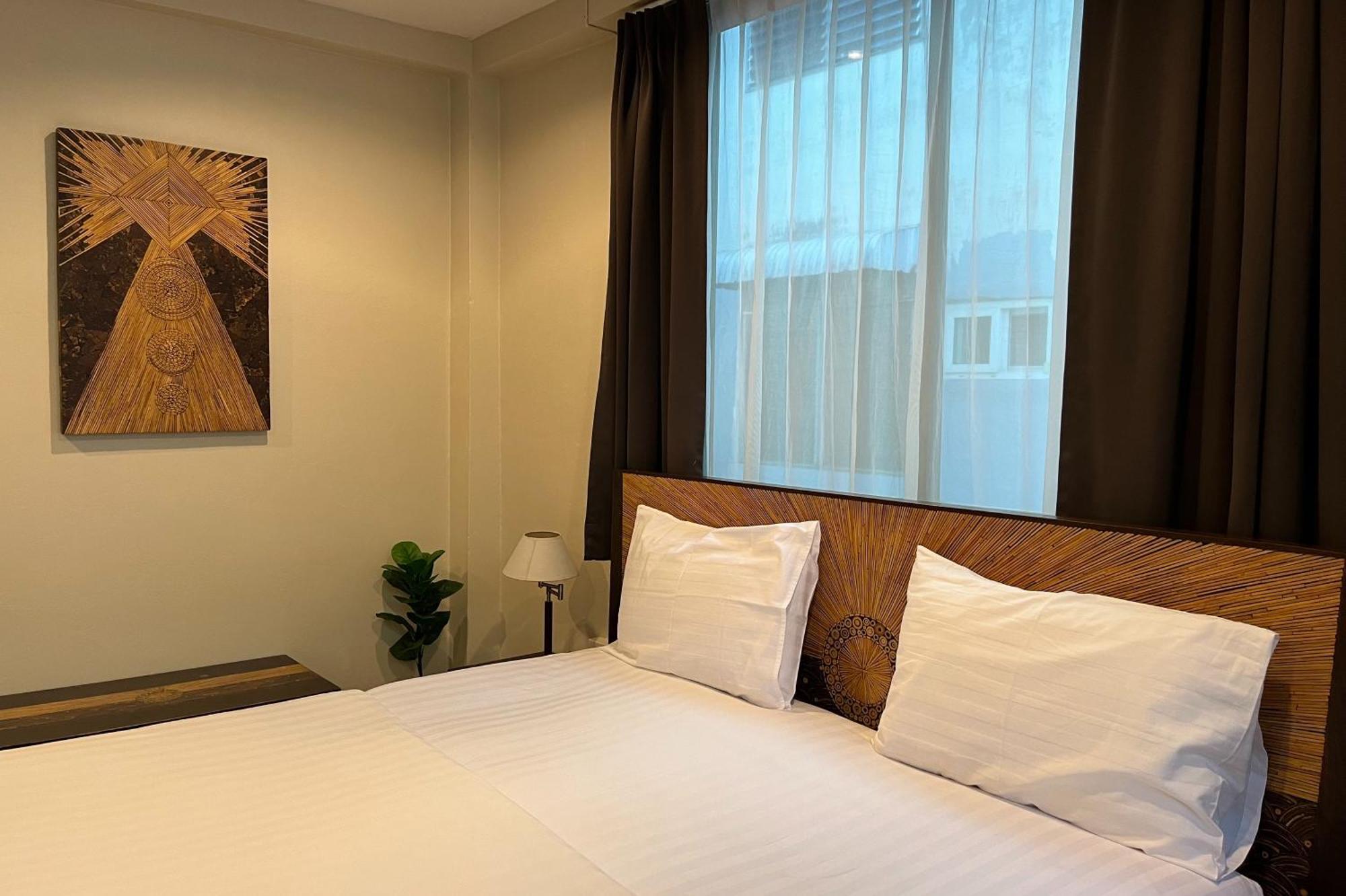 Baan Glang Soi Restaurant & Guesthouse Bangkok Exteriör bild