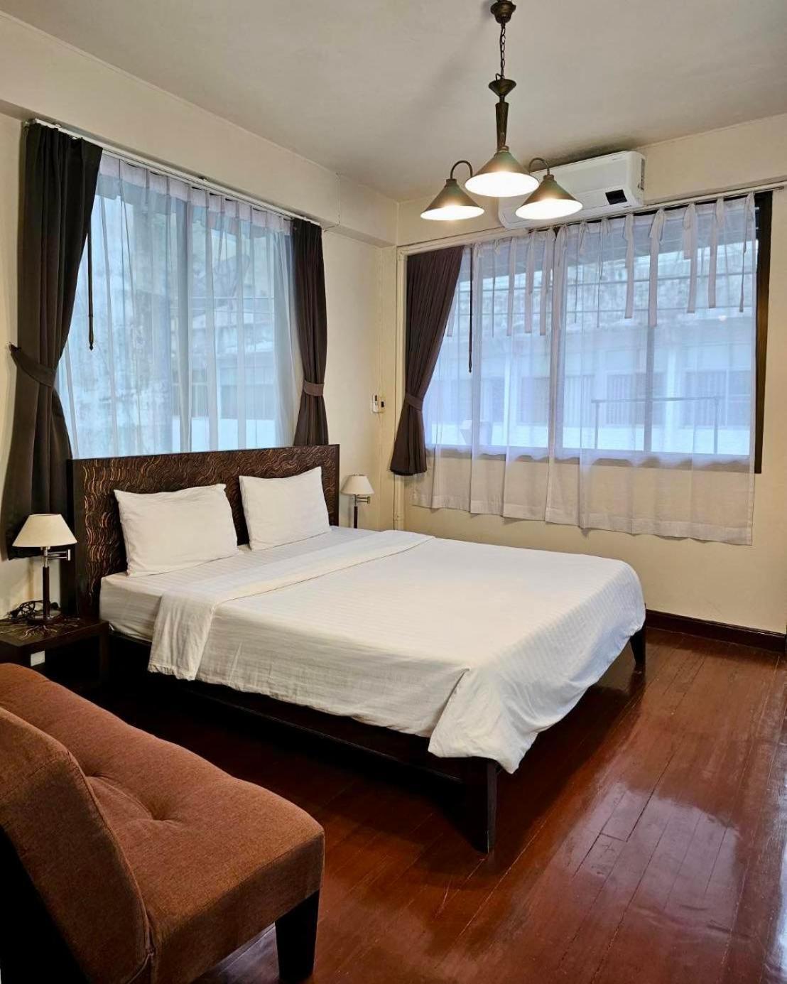 Baan Glang Soi Restaurant & Guesthouse Bangkok Rum bild