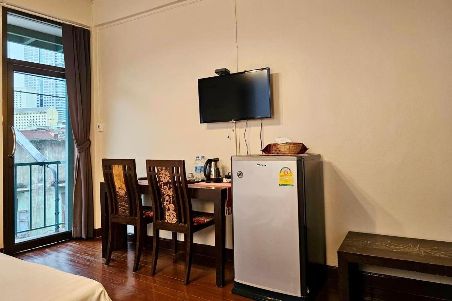 Baan Glang Soi Restaurant & Guesthouse Bangkok Rum bild