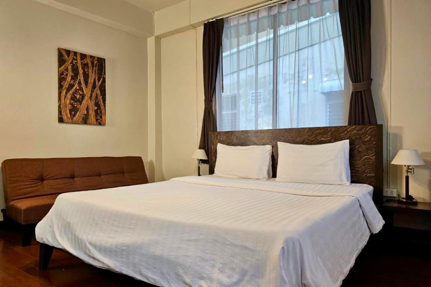 Baan Glang Soi Restaurant & Guesthouse Bangkok Rum bild