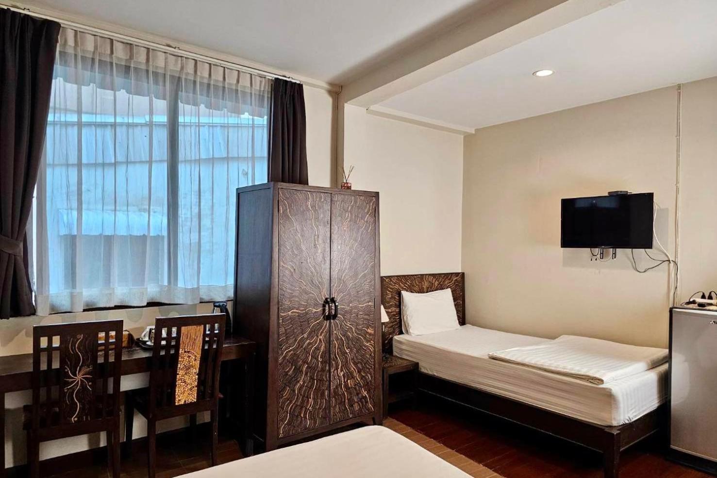 Baan Glang Soi Restaurant & Guesthouse Bangkok Rum bild