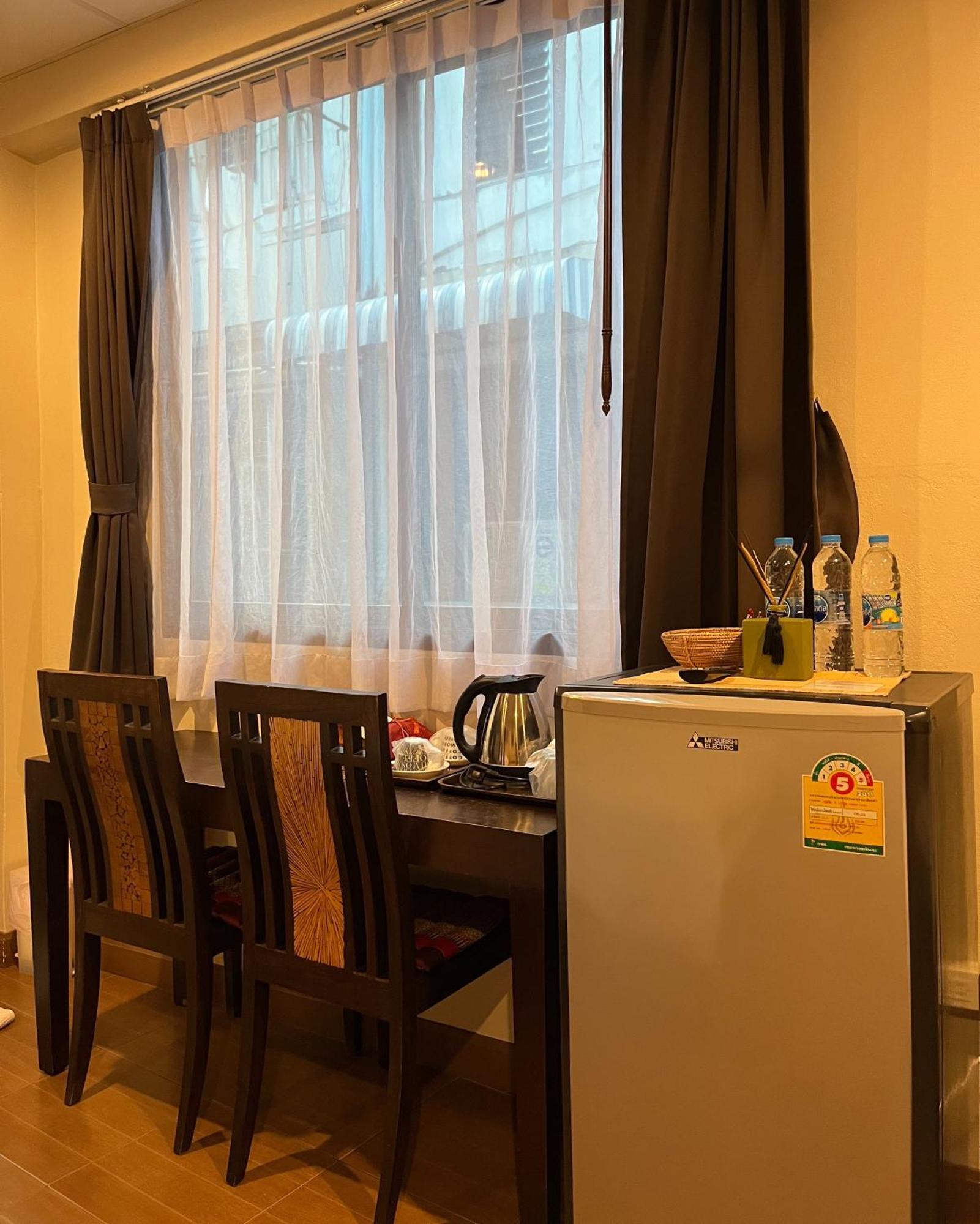 Baan Glang Soi Restaurant & Guesthouse Bangkok Rum bild