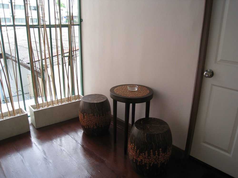 Baan Glang Soi Restaurant & Guesthouse Bangkok Exteriör bild