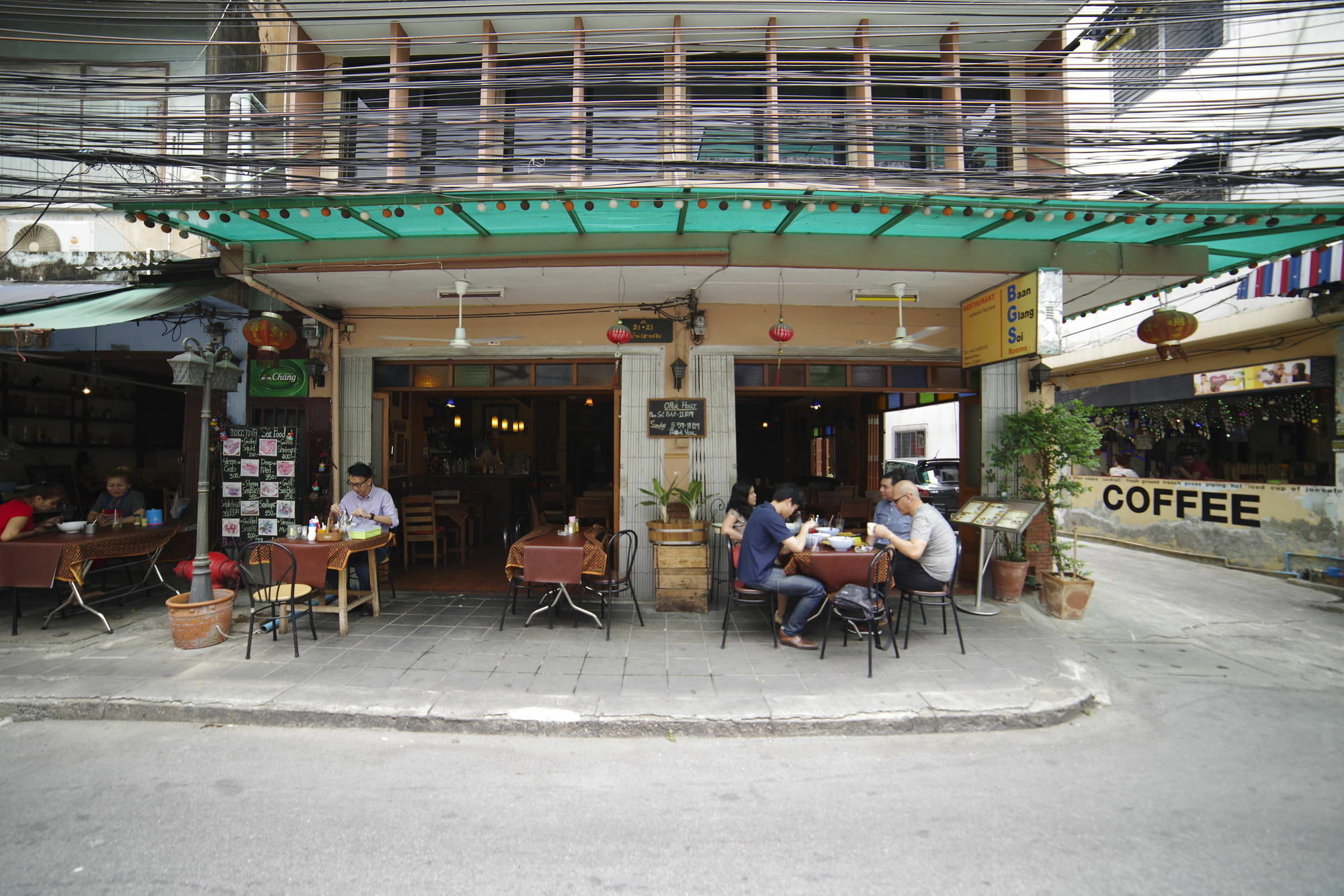 Baan Glang Soi Restaurant & Guesthouse Bangkok Exteriör bild