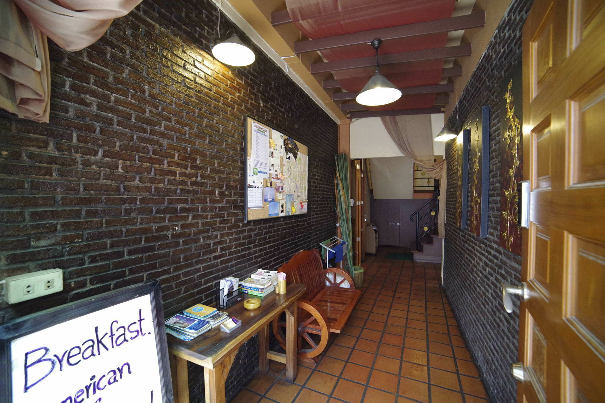 Baan Glang Soi Restaurant & Guesthouse Bangkok Exteriör bild