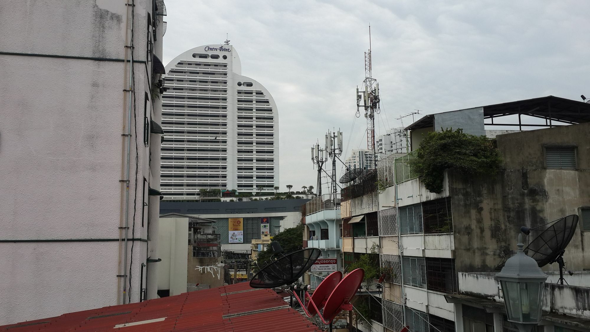 Baan Glang Soi Restaurant & Guesthouse Bangkok Exteriör bild